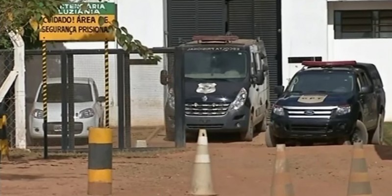 Detentos fugiram da Penitenciária de Luziânia por um buraco (Foto: Reprodução/Youtube)