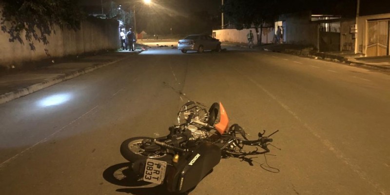 Motociclista morre após colidir em um veículo no Jardim América, em Goiânia (Foto: Divulgação/Dict) 