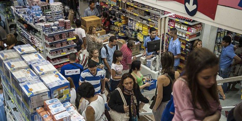 Crescimento do comércio contribuiu para a expansão do Produto Interno Bruto  (Marcelo Camargo/Agência Brasil/EBC)