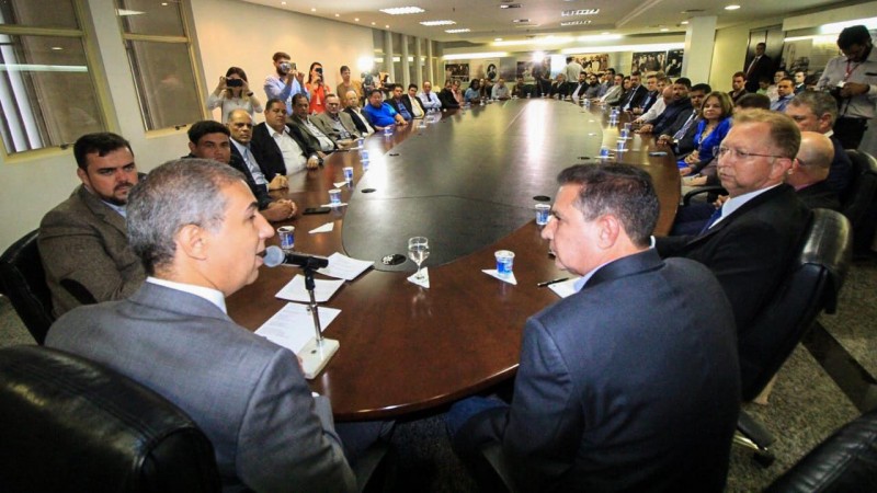 Reunião teve a participação de José Eliton, prefeito Gustavo Mendanha, Marise Fernandes e Vanderlan Cardoso (Foto: Divulgação)