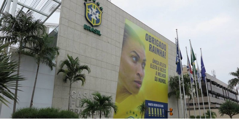 Na Seleção, homenagem a Marta e nova convocação (Foto: Divulgação) 
