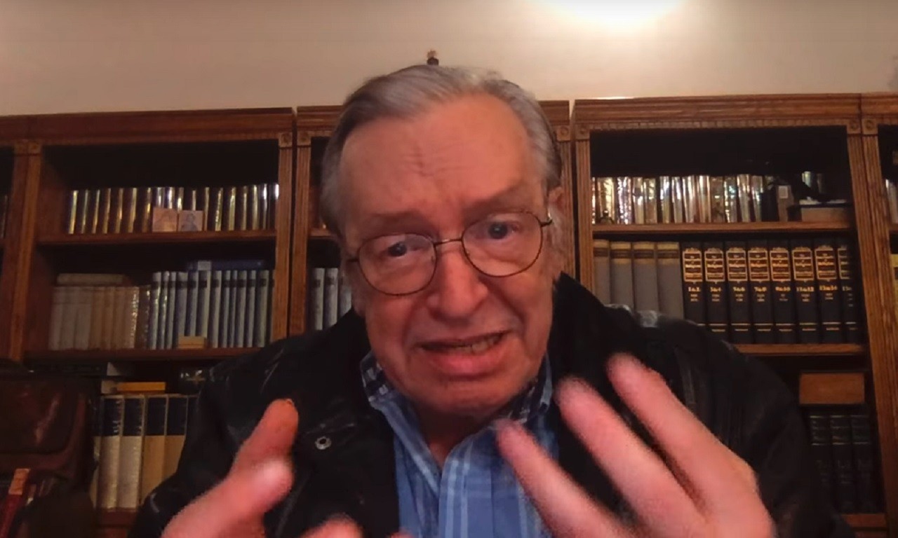 Por vídeo na internet, Guru da família do presidente atacou: "Continue inativo, continue covarde, e eu derrubo esta merda desse seu governo" – Foto: Reprodução.