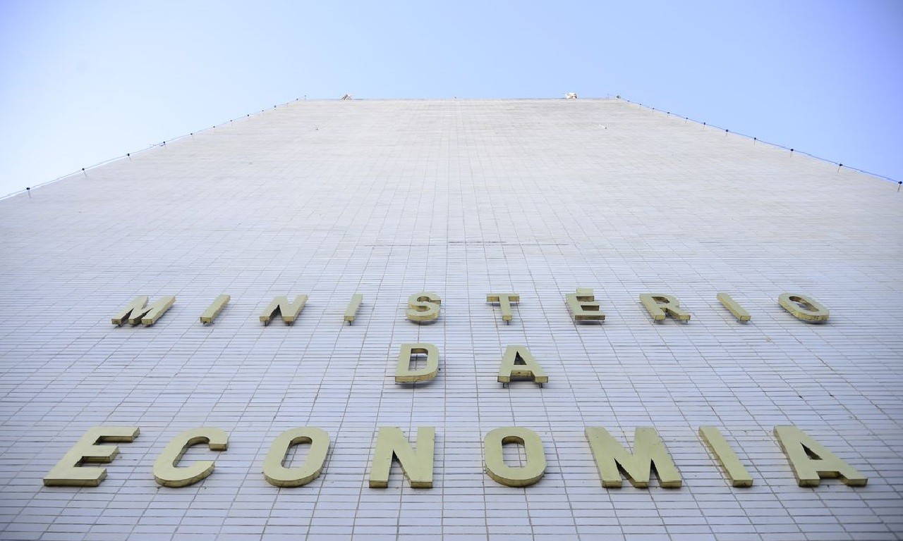 Previsão de recuo do PIB passou de 4,7% em setembro para 4,5% - Foto: Agência Brasil