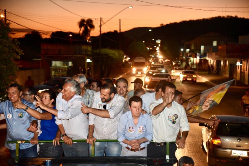 Ronaldo Caiado em carreata pelo interior do estado (Foto: Reprodução)