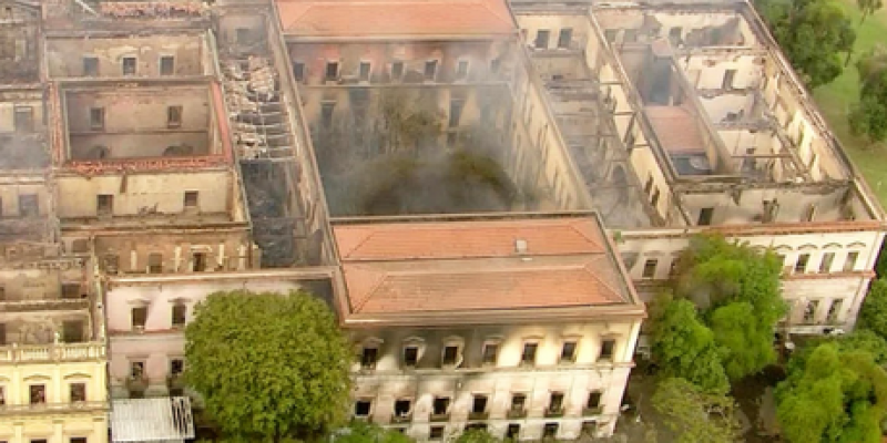 Museu Nacional do Rio de Janeiro foi incendiado no ultimo domingo (Foto: Reprodução)