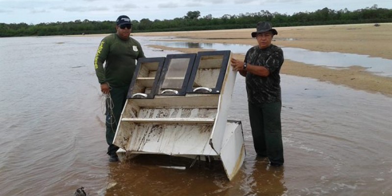 Operação Limpeza recolhe lixo deixado por turistas no Rio Araguaia (Foto: Divulgação/Secima) 