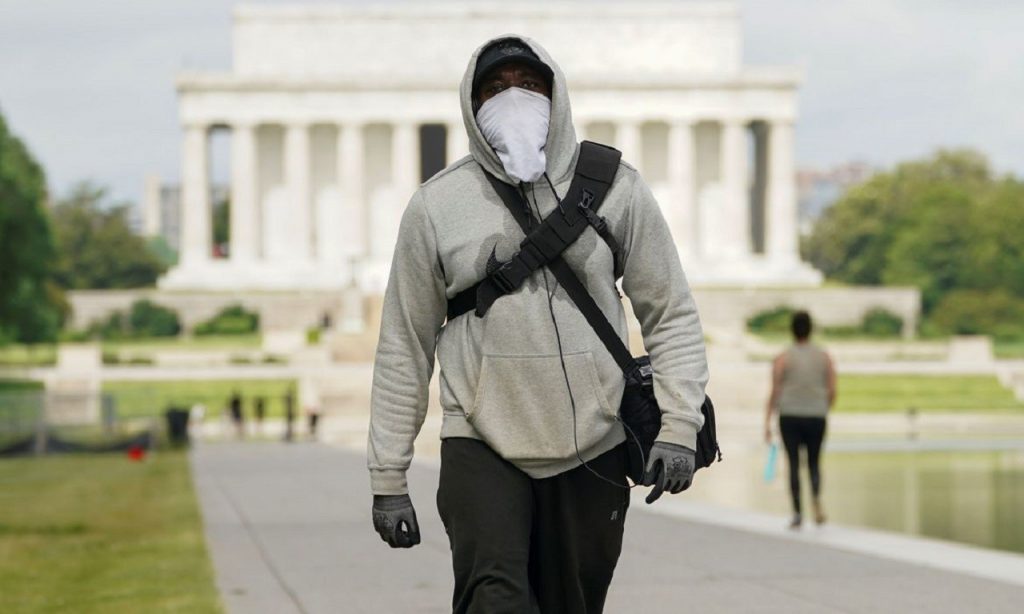 Imagem Ilustrando a Notícia: Uso de máscaras pode controlar Covid-19 em até 8 semanas, diz CDC