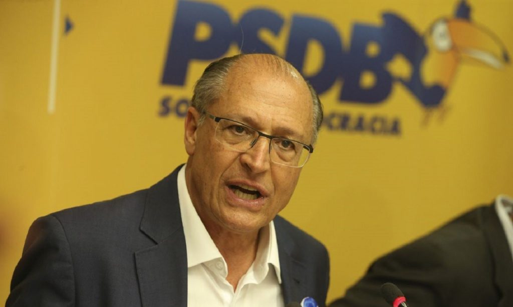 Imagem Ilustrando a Notícia: Justiça bloqueia R$ 11,3 milhões de Alckmin em inquérito sobre caixa 2