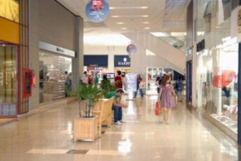 Imagem Ilustrando a Notícia: Após dois anos de queda, venda em shoppings cresce 6% no Natal