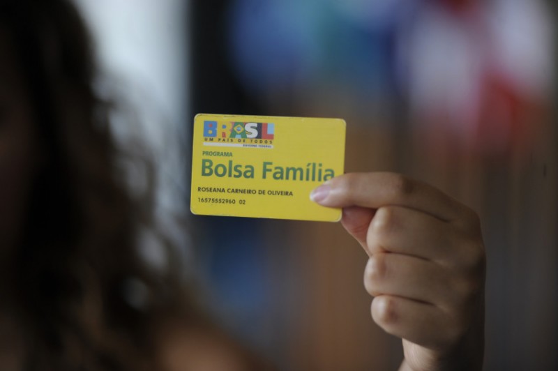 Imagem Ilustrando a Notícia: Beneficiário do Bolsa Família com dados desatualizados pode perder assistência