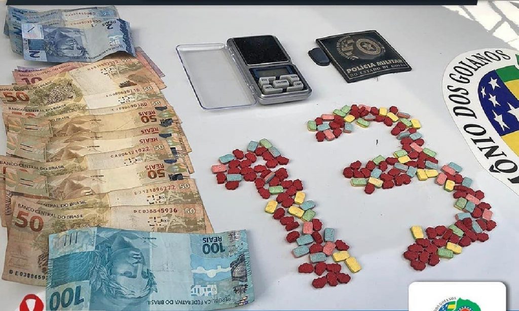 Imagem Ilustrando a Notícia: PM prende suspeito de tráfico quando ele entregava drogas, em Goiânia