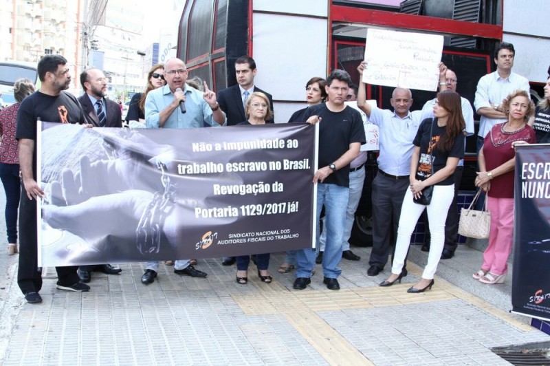 Imagem Ilustrando a Notícia: Auditores fiscais de Goiás fazem protesto em defesa da suspensão da portaria