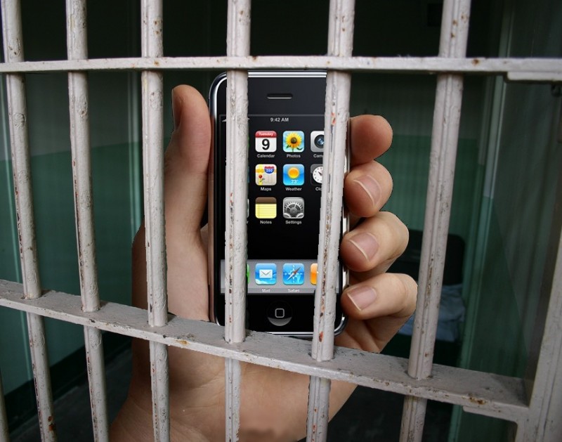 Imagem Ilustrando a Notícia: Senado aprova obrigatoriedade de uso de bloqueadores de celulares em presídios