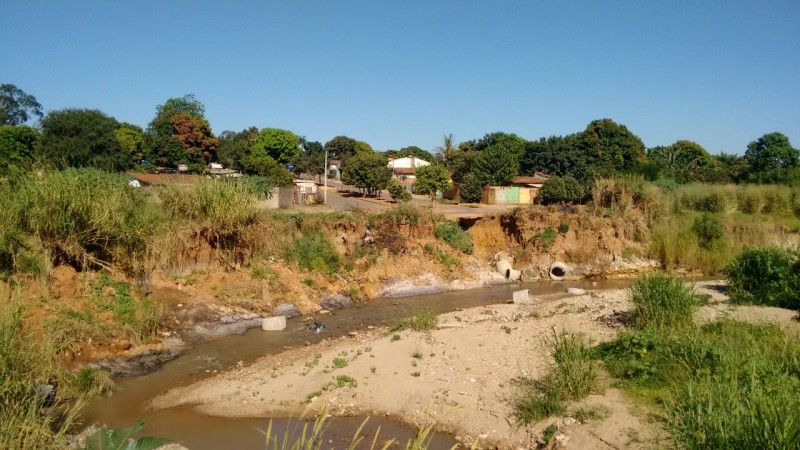 Imagem Ilustrando a Notícia: Erosão castiga moradores do Cidade Vera Cruz