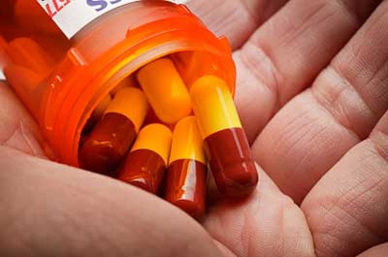 Imagem Ilustrando a Notícia: Uso errado de antibióticos pode matar 10 mi até 2050