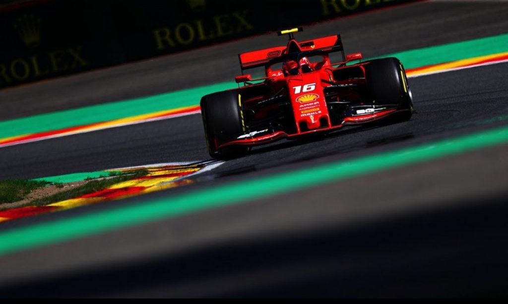 Imagem Ilustrando a Notícia: Charles Leclerc sobra e faz a pole position na Bélgica; Sebastian Vettel fecha dobradinha da Ferrari