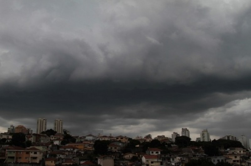 Imagem Ilustrando a Notícia: Em 2 dias, Goiânia recebeu volume de chuva esperado para todo o mês