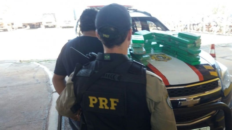 Imagem Ilustrando a Notícia: PRF faz apreensão recorde de cocaína em Goiás