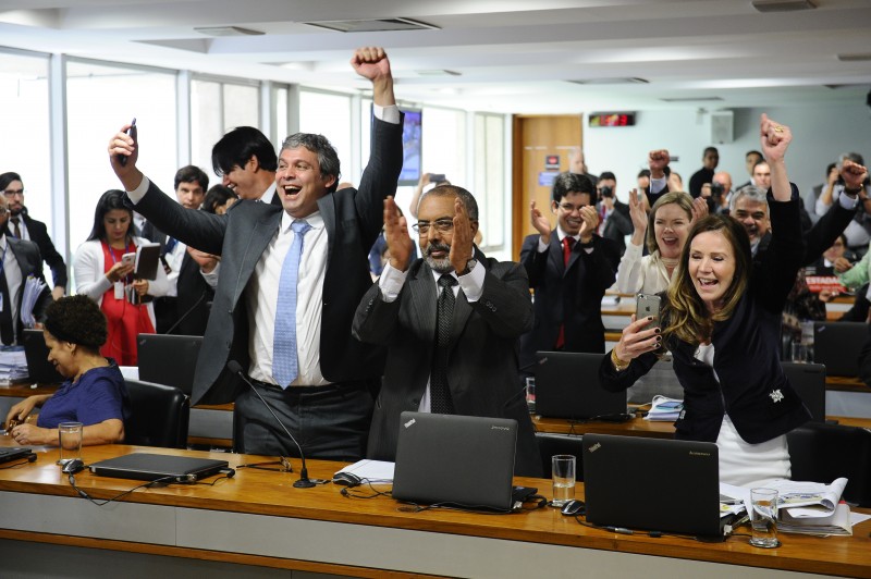 Imagem Ilustrando a Notícia: Reforma trabalhista segue para a CCJ do Senado após rejeição