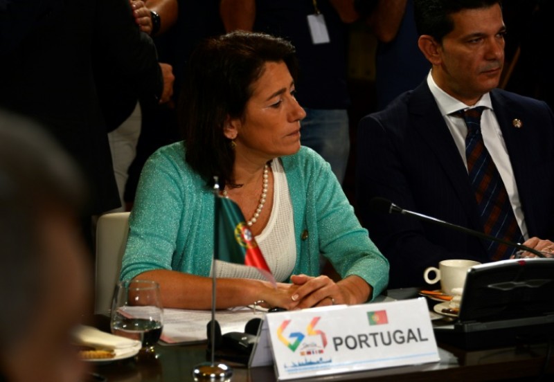 Imagem Ilustrando a Notícia: Incêndios em Portugal levam ministra da Administração a pedir afastamento