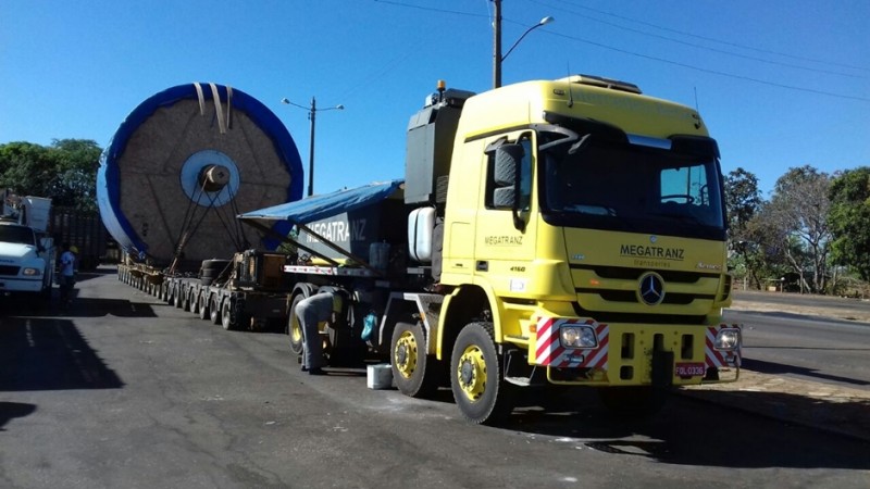 Imagem Ilustrando a Notícia: Carreta de 270 toneladas é escoltada em rodovias goianas