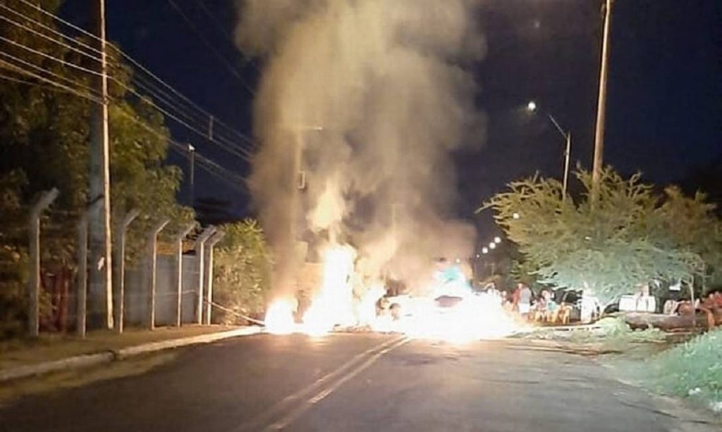 Imagem Ilustrando a Notícia: Após apagão no Amapá, bairros de Teresina também sofrem com queda de energia