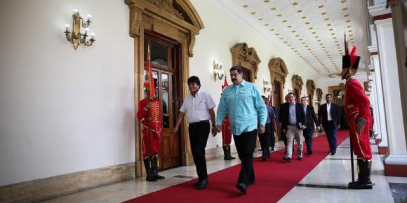 Imagem Ilustrando a Notícia: Morales e Maduro discutem intercâmbio