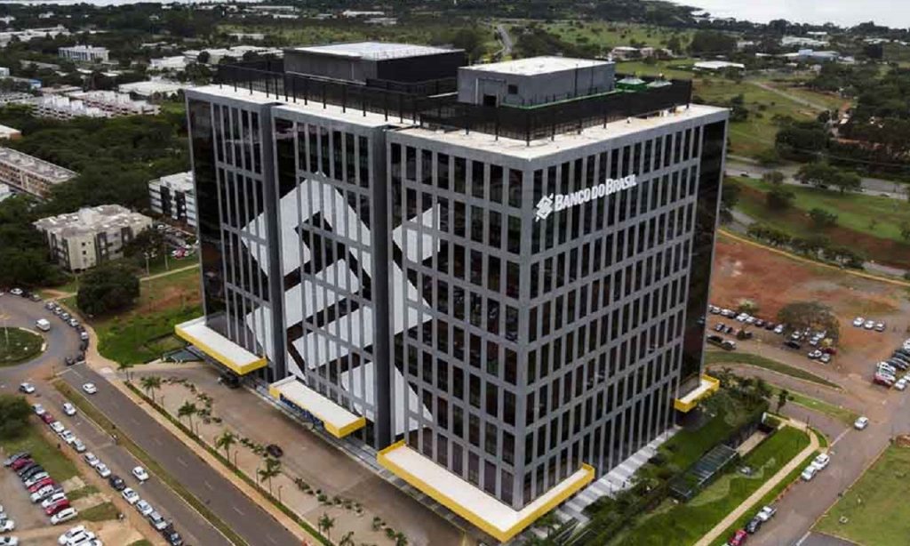 Imagem Ilustrando a Notícia: Banco do Brasil fecha 361 unidades e abre programa de demissão voluntária