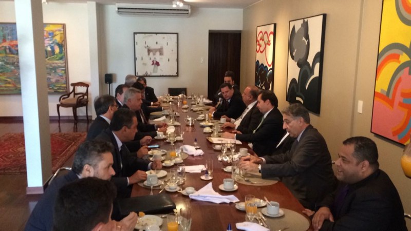 Imagem Ilustrando a Notícia: Marconi discute programa de repartição com governadores em Brasília
