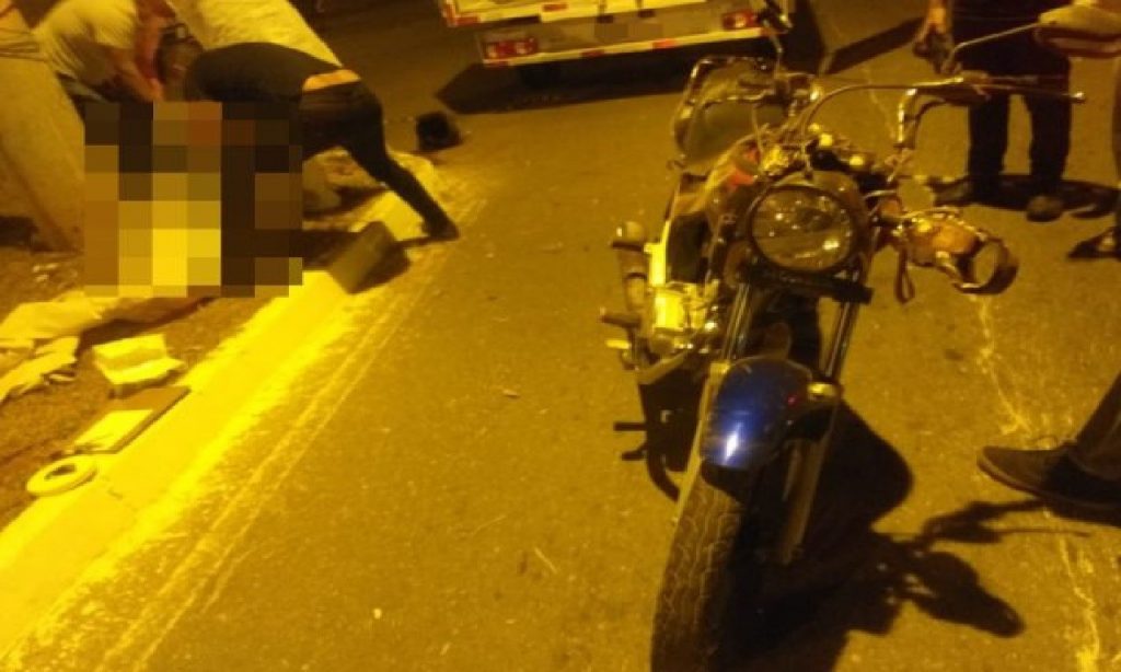 Imagem Ilustrando a Notícia: Motociclista morre após bater em poste na GO-060 em Goiânia