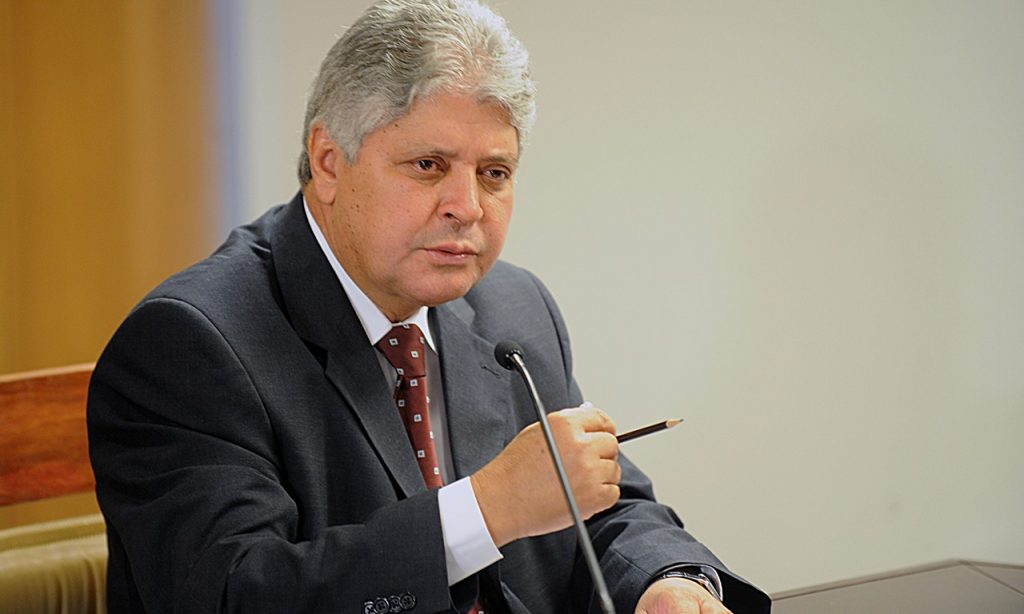 Imagem Ilustrando a Notícia: Alcides Rodrigues apoiará Artur Lira à presidência da Câmara