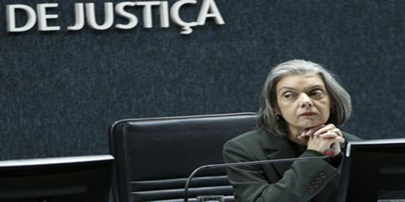 Imagem Ilustrando a Notícia: Juízes não ganham “em excesso”, diz Cármen Lúcia em sessão do CNJ