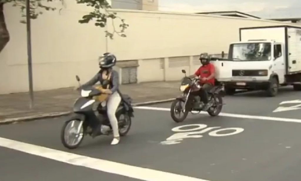 Imagem Ilustrando a Notícia: Goiânia começa a implantar faixas exclusivas para motociclistas