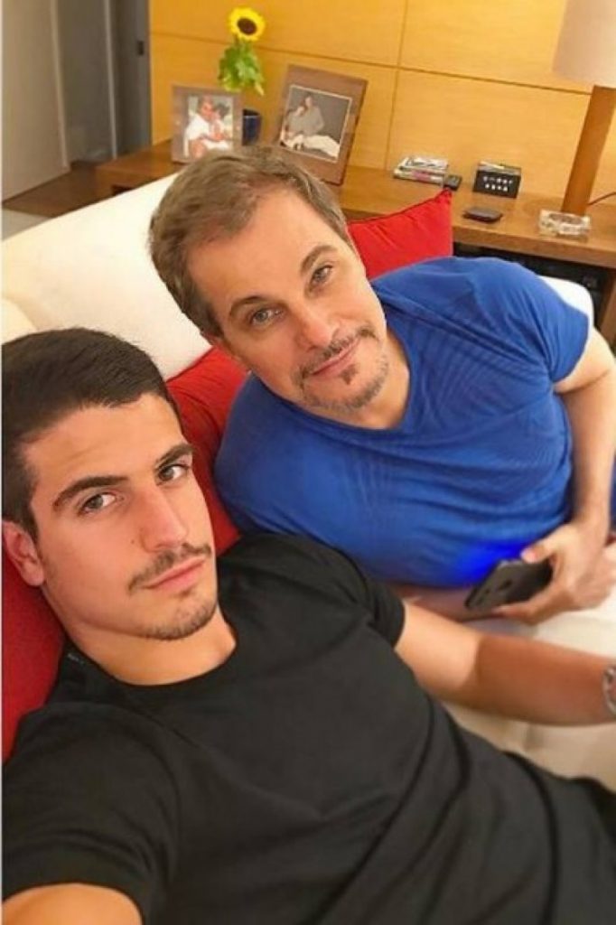 Imagem Ilustrando a Notícia: Enzo Celulari publica foto com o pai e chama a atenção por semelhança