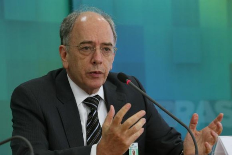 Imagem Ilustrando a Notícia: Petrobras muda política e gasolina deve custar menos R$ 0,05 por litro