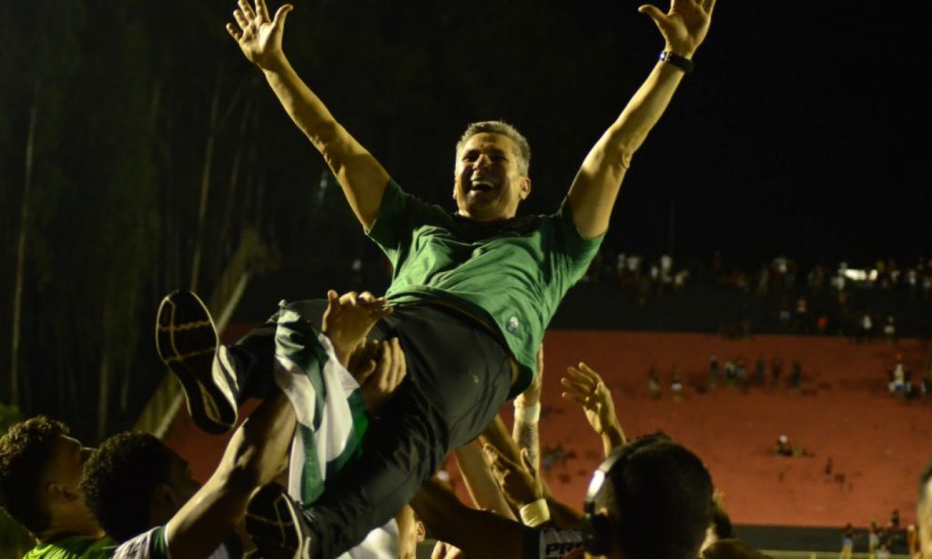 Imagem Ilustrando a Notícia: Jorginho classifica acesso pelo Coritiba como: ‘Emoção de ser campeão’