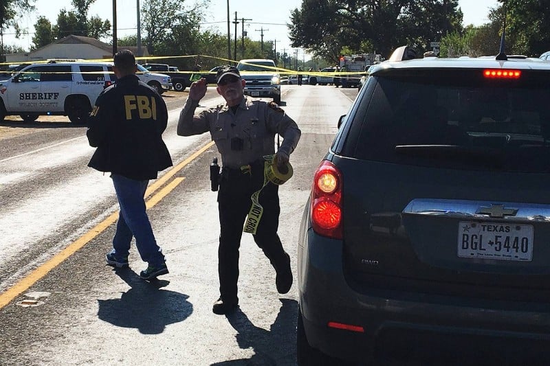 Imagem Ilustrando a Notícia: Autor de massacre no Texas recebeu dois tiros de um morador e se matou