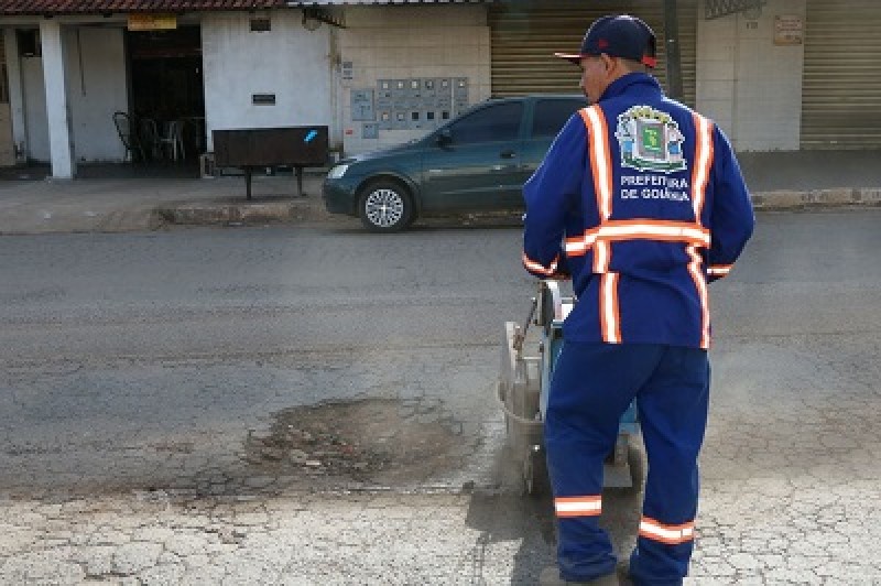 Imagem Ilustrando a Notícia: Operação tapa-buracos chega ao bairro Goiá