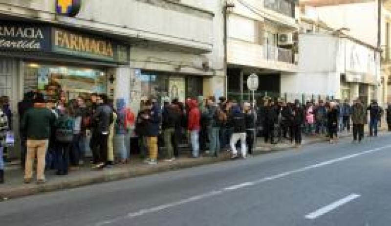 Imagem Ilustrando a Notícia: Usuários esgotam maconha de farmácias de Montevidéu em primeiro dia de vendas