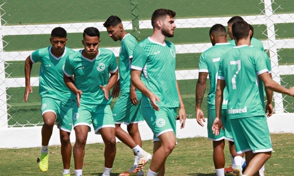 Imagem Ilustrando a Notícia: Ainda na lanterna, Goiás recebe Fluminense em casa precisando vencer