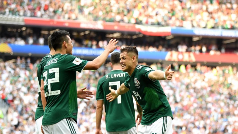 Imagem Ilustrando a Notícia: Mexicanos surpreendem alemães e estreiam com vitória