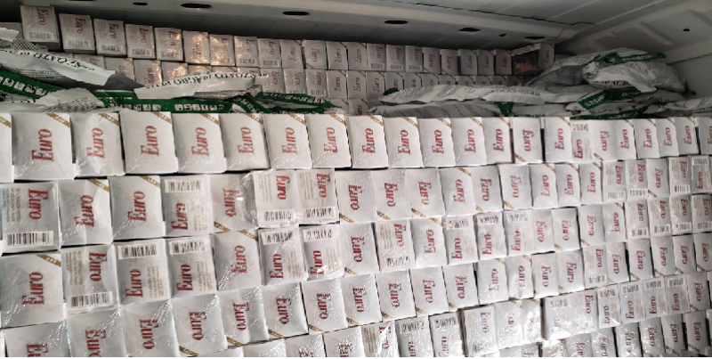 Imagem Ilustrando a Notícia: Apreensão de cigarros e agrotóxicos contrabandeados do Paraguai