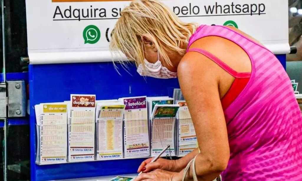 Imagem Ilustrando a Notícia: Acumulada: Mega-Sena deve pagar R$ 33 milhões, nesta quarta-feira