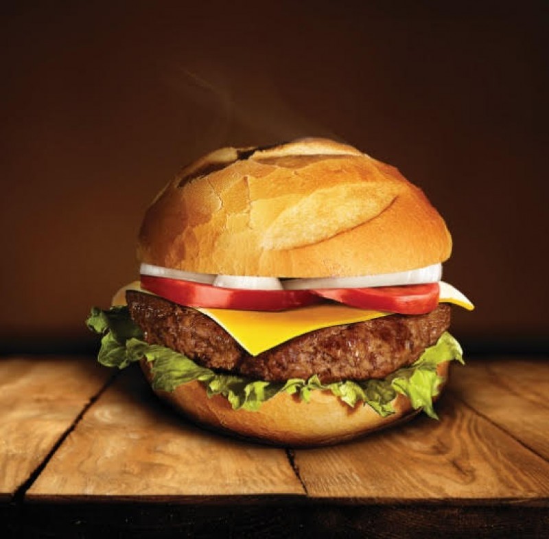 Imagem Ilustrando a Notícia: Lanchonetes de Goiânia se preparam para o dia mundial do hambúrguer