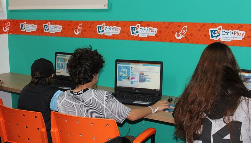 Imagem Ilustrando a Notícia: Escola de programação e robótica é inaugurada na capital