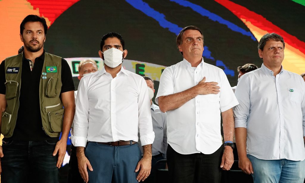 Imagem Ilustrando a Notícia: Durante inauguração de Ferrovia em São Simão, Bolsonaro pede fim da ‘frescura e mimimi’