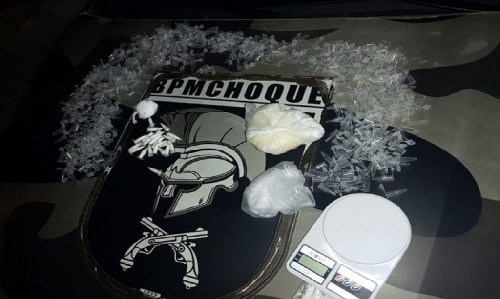 Imagem Ilustrando a Notícia: Homem suspeito de tráfico é preso com R$ 20 mil em cocaína