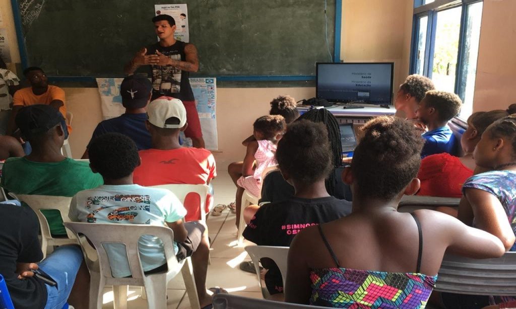 Imagem Ilustrando a Notícia: Governo de Goiás instala links para acesso à internet via satélite em escolas de comunidades rurais