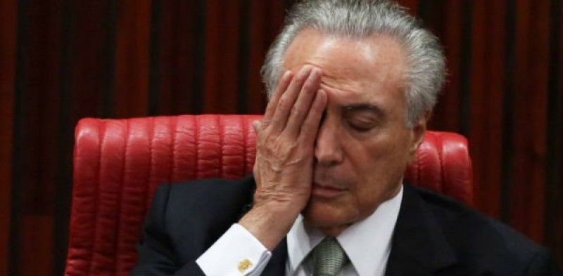 Imagem Ilustrando a Notícia: Senador Randolfe Rodrigues protocola terceiro pedido de impeachment de Temer