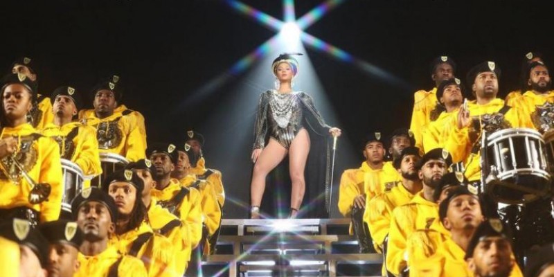 Imagem Ilustrando a Notícia: Beyoncé retorna aos palcos depois de gêmeos e faz história